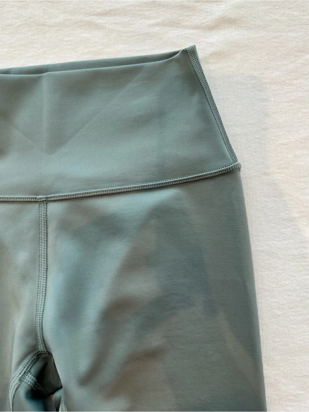 ALO Yoga High-Rise Leggings in Sage